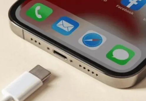 金江镇苹果15维修分享iPhone15改USB-C接口后能和安卓用户互借充电器吗 